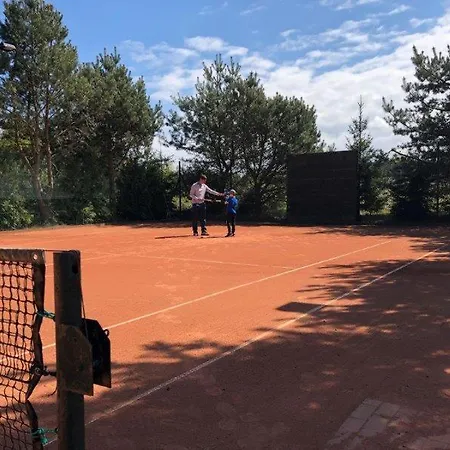 Lodge Letniskowy Z Kortem Tenisowym Karwia