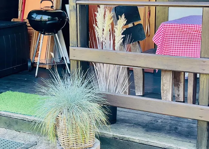 Jaktstuga Letniskowy Z Kortem Tenisowym Karwia *