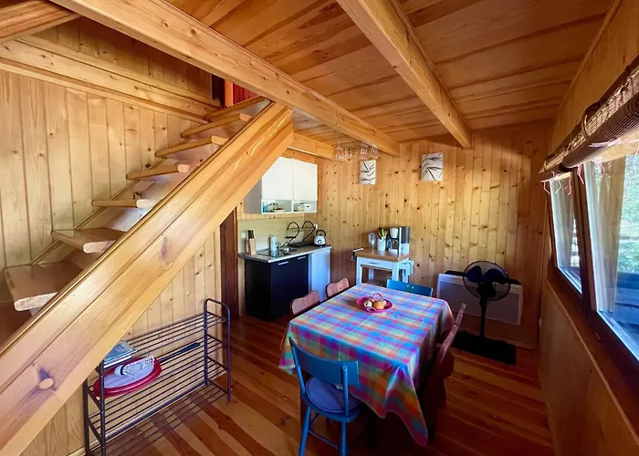 Jaktstuga Letniskowy Z Kortem Tenisowym Karwia